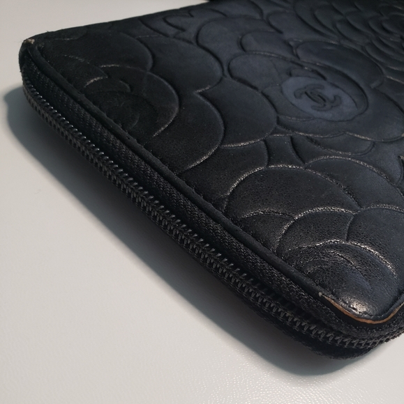 Chanel Black Camellia Embossed Zipped Wallet - Picture 9 of 16